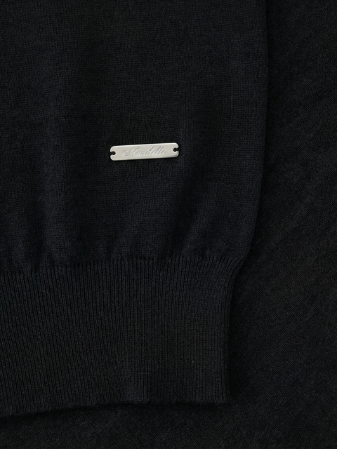 Knitted Round Neck Sweater in Pure Wool – Black