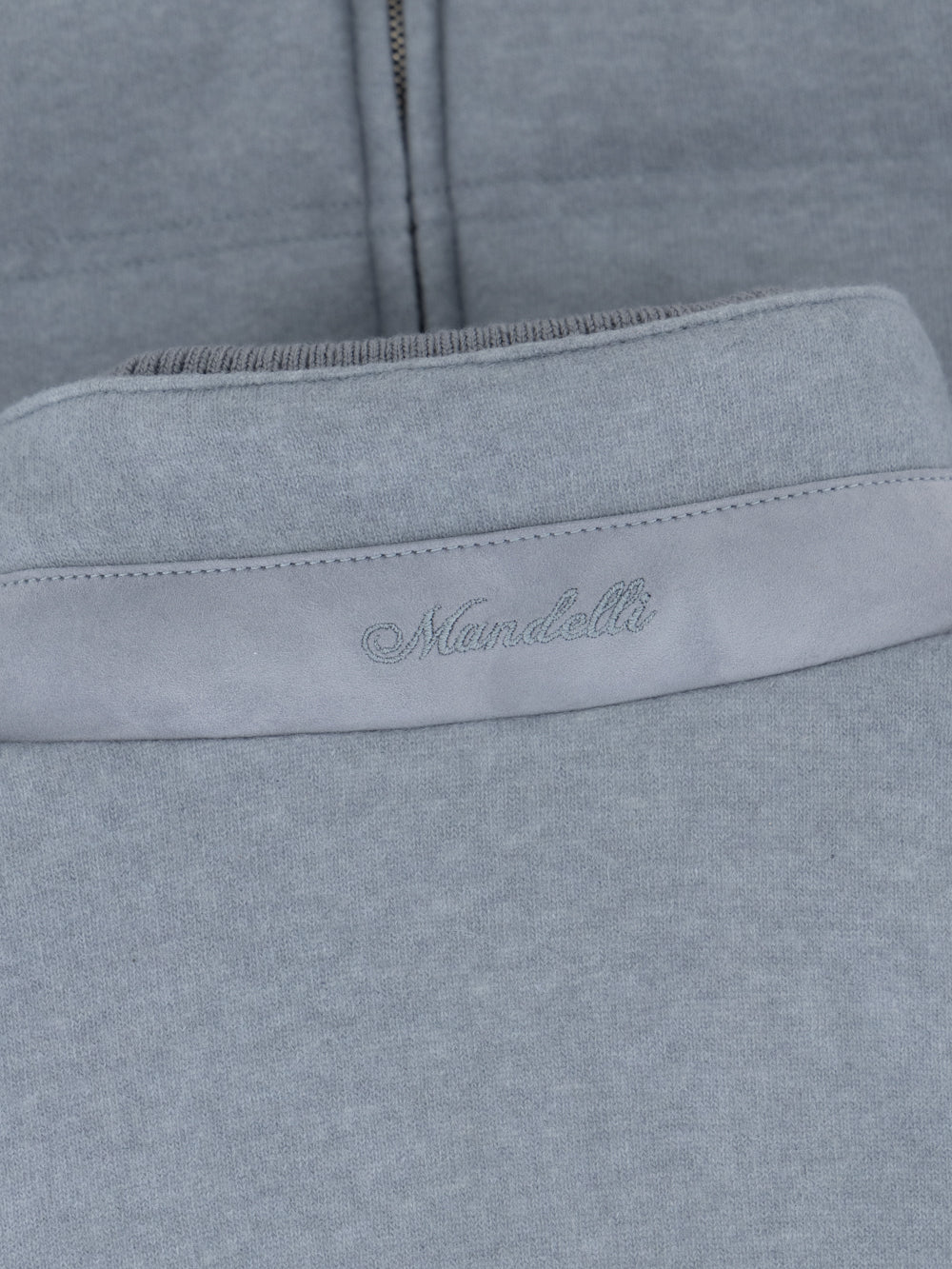 Замшевый жилет на молнии Salvia – Nebbia Chiara